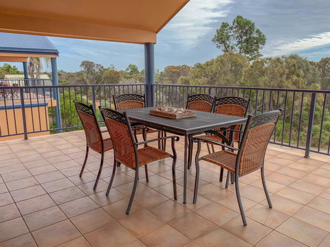 The Curly Seahorse - Perths Hotel 1