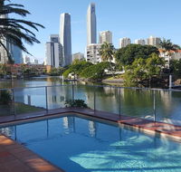 The Emerald Surfers Paradise - Perths Hotel