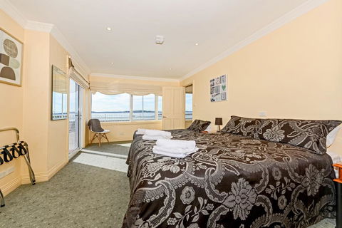 The Esplanade Kingston Beachfront - Perths Hotel 1