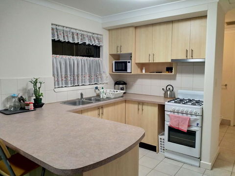 The Fawzi Holiday Home Perth - Perths Hotel 3