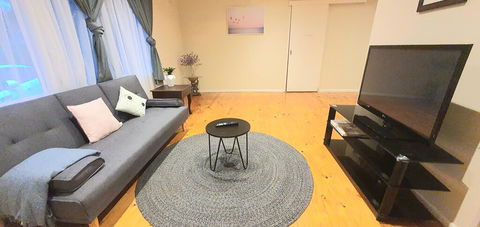 The Flower Homestay - Perths Hotel 1