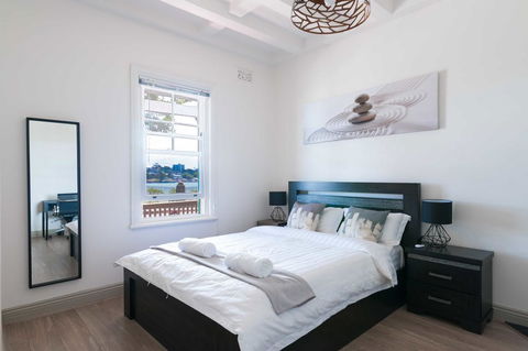 The Highberry - Sydney Harbour View Escape - Perths Hotel 1
