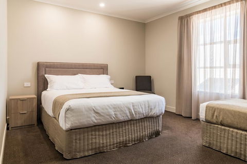 The Lighthouse Hotel - Perths Hotel 0