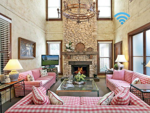 The Lodge @ Linden Hall - Perths Hotel 0