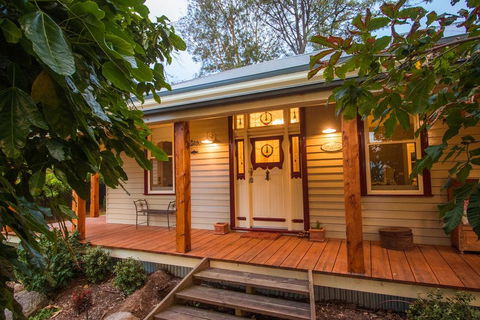 The Oaks Lilydale Accommodation - Perths Hotel 0