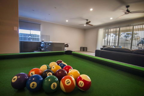 The Races Complex - Perths Hotel 3
