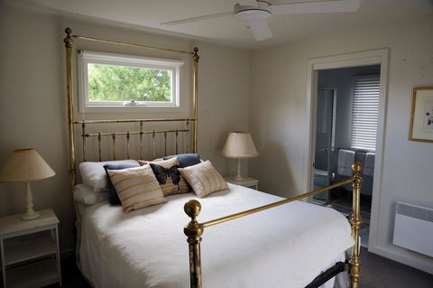 The Red Feather Inn - Perths Hotel 0