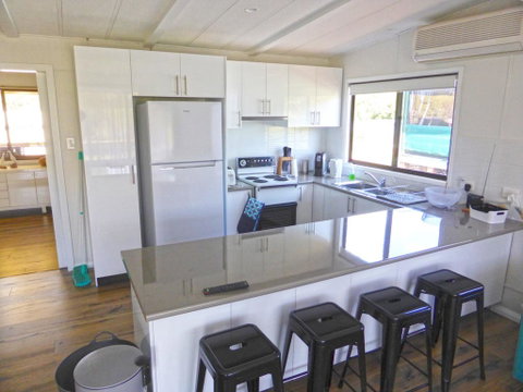 The Relax Shack @ Culburra Beach Sleeps 7 - Perths Hotel 1