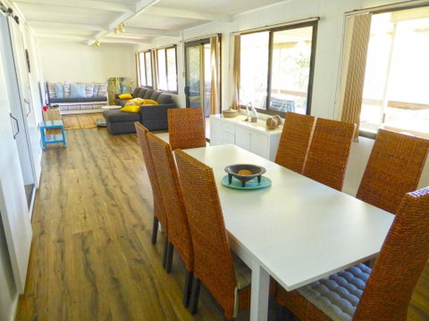The Relax Shack @ Culburra Beach Sleeps 7 - Perths Hotel 2