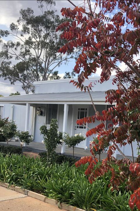 The Rested Guest 3 Bedroom Cottage West Wyalong - Perths Hotel 3