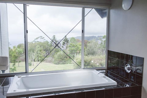 The Retreat Tamborine Mountain - Perths Hotel 1