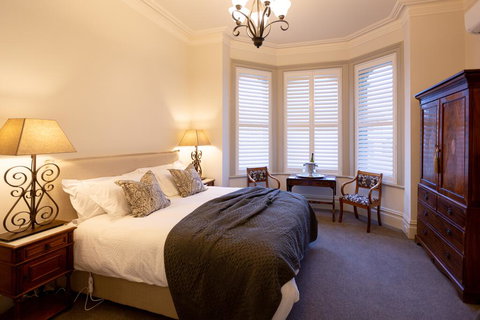 The Rivulet - Perths Hotel 1