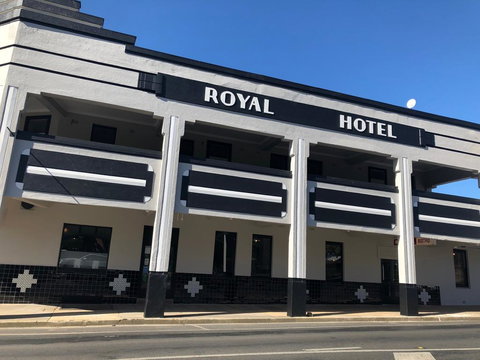 The Royal Hotel, Drouin - Perths Hotel 1