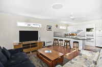 Book Mollymook Accommodation Vacations Perths Hotel Perths Hotel