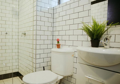 The Village Surry Hills - Perths Hotel 1