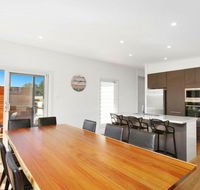The Wharf House - Budgewoi - Perths Hotel