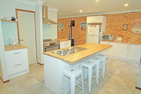 Thora Street Waterfront - Perths Hotel 2