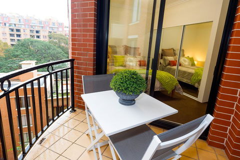 Thriving City Location, Dining Hub - Perths Hotel 1