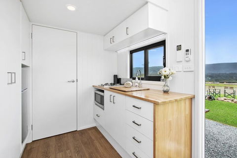 TINY HOME......BIG Views - Perths Hotel 3