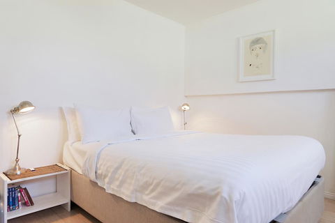 Top Floor Apartment Steps To Darling Harbour & ICC - Perths Hotel 2