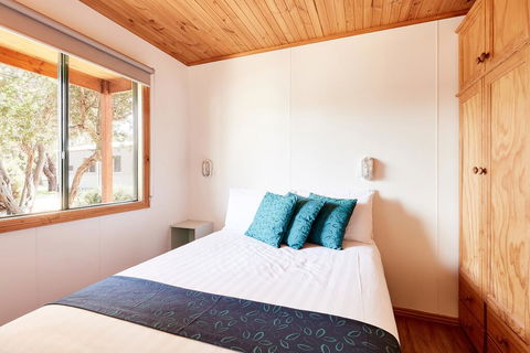 Torquay Foreshore Caravan Park - Perths Hotel 3