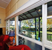 Traditional Three Bedroom Home with Water Views - Perths Hotel