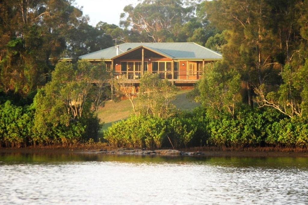 Drake Village ACT Perths Hotel