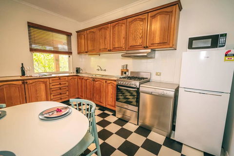 Treasure On Bagot-Free Wifi/Netflix-Close To CBD - Perths Hotel 3