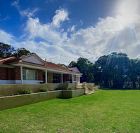 Treetops Holiday Retreat - Perths Hotel