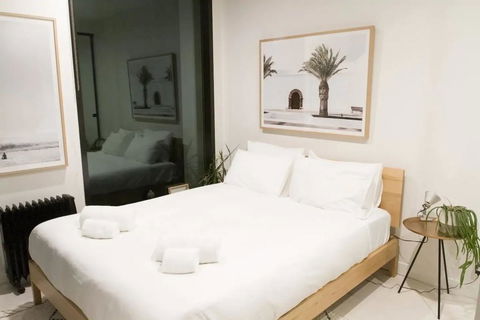 Trendy 1 Bedroom Apartment In The Heart Of Collingwood - Perths Hotel 2