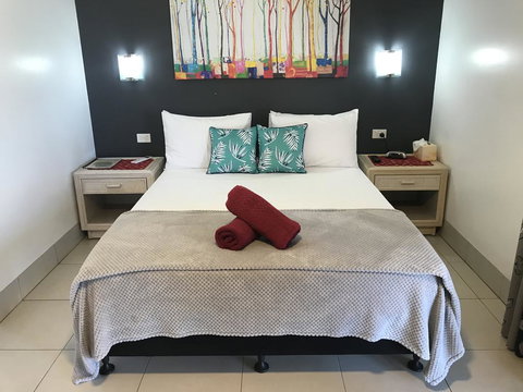 Tropical Lodge - Perths Hotel 2