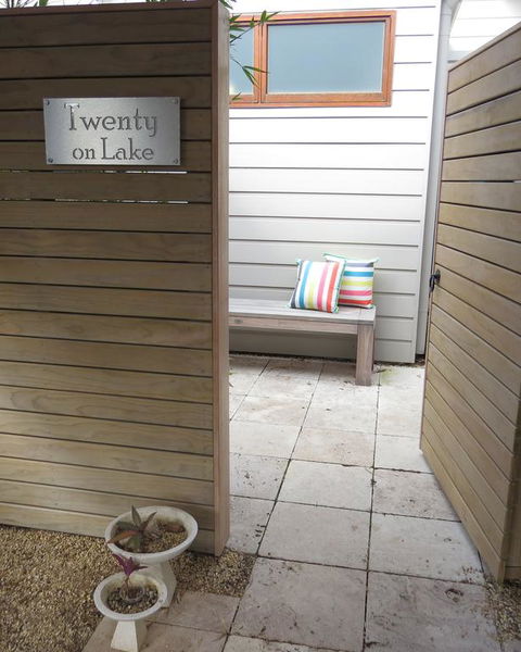 Twenty On Lake - Perths Hotel 3