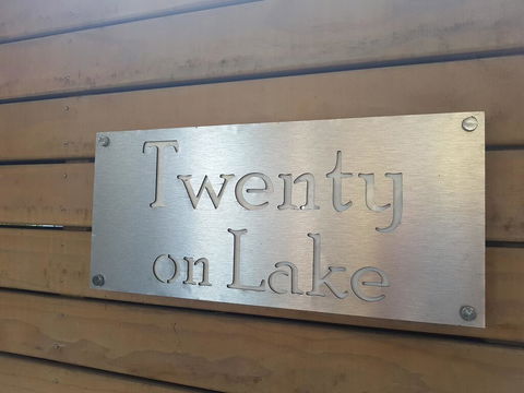 Twenty On Lake - Perths Hotel 1