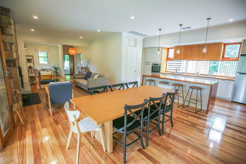Two Oaks - Perths Hotel 1
