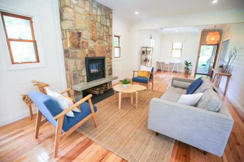 Two Oaks - Perths Hotel 0