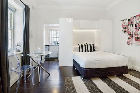 Unbeatably Located Art Deco Surry Hills Studio - Perths Hotel 1