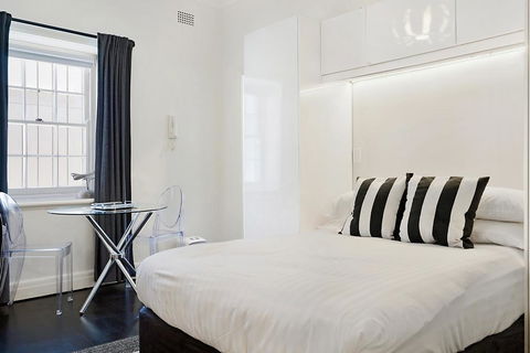 Unbeatably Located Art Deco Surry Hills Studio - Perths Hotel 2