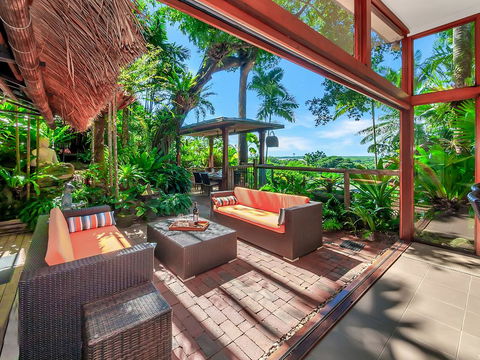Unique, Tropical Rainforest Getaway - Perths Hotel 0