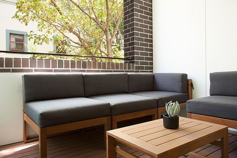 Urban Rest - Mary St - Perths Hotel 1