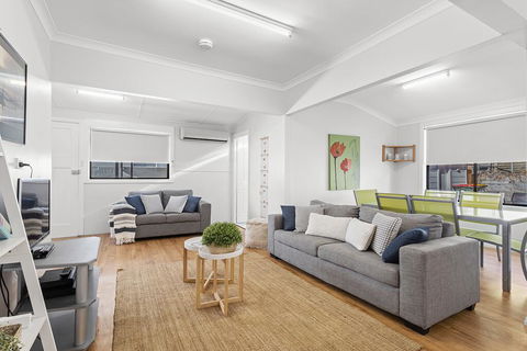 Victoria Parade, 29B - Perths Hotel 0