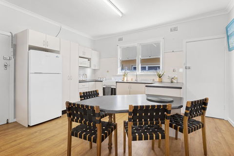 Victoria Parade, 29B - Perths Hotel 3