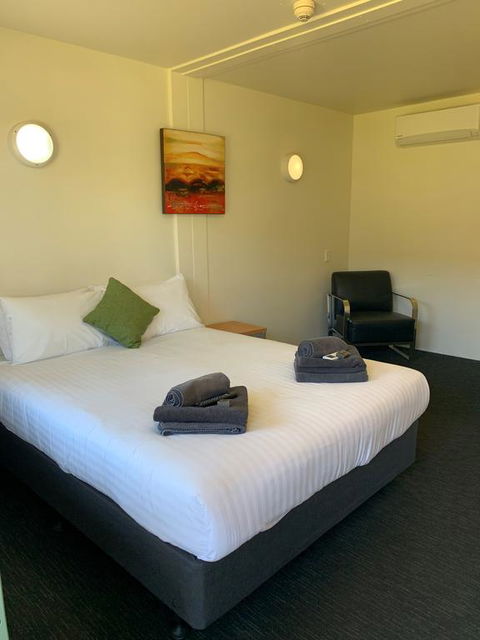 Victoria Village - Perths Hotel 3
