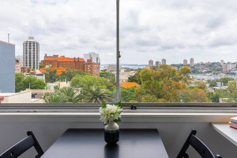 Views To Die For// Studio Rushcutters Bay // Free Parking - Perths Hotel 2