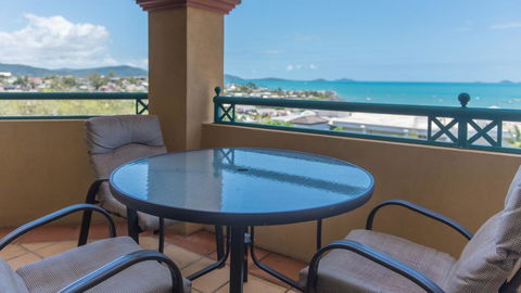 Views From Golden Orchid - Airlie Beach - Perths Hotel 1
