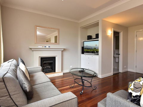Villa 2br Nebbiolo Resort Condo Located Within Cypress Lakes Resort (nothing Is More Central) - Perths Hotel 2