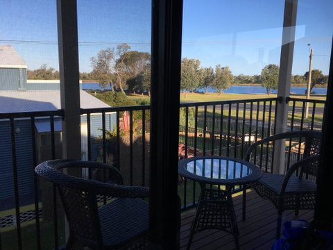 Villa By The Lake - Perths Hotel 2