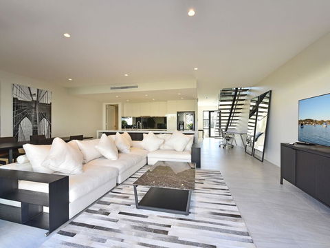 Villa Capri Waterside At Trinity Point - Perths Hotel 1