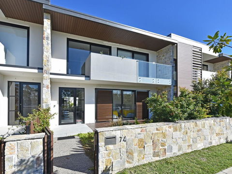 Villa Capri Waterside At Trinity Point - Perths Hotel 0