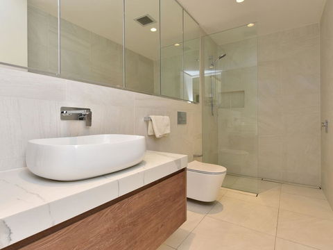 Villa Catania Waterside At Trinity Point - Perths Hotel 3