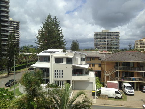 Villa Garfield Surfers Paradise - Perths Hotel 1